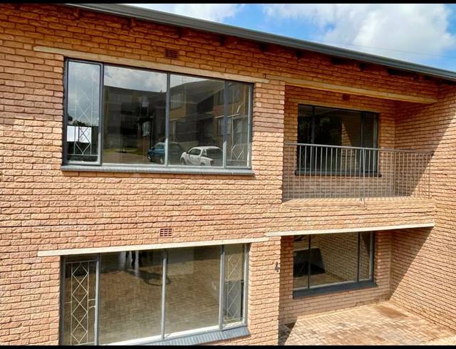 2 BEDROOM APARTMENT FOR SALE IN KRUGERSDORP NORTH